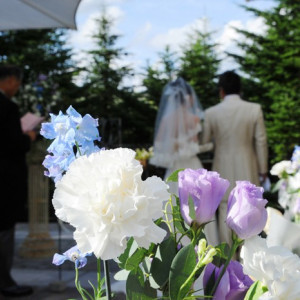 可憐に、華やかに、鮮やかに、ガーデン挙式を彩るフラワーコーディネートを|車山高原スカイパークホテルの写真(386860)