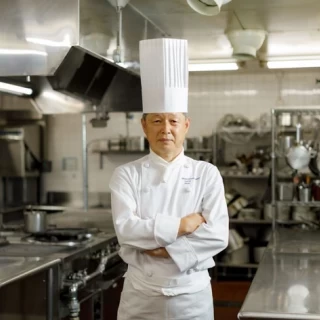 ＜総料理長 狩野美紀雄＞和洋中の匠が奏でる一皿で、感謝を届けるお手伝いをいたします。