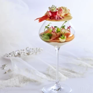 華やかな見た目が人気の”夢見るNEOフレンチ”花嫁のインスピレーション