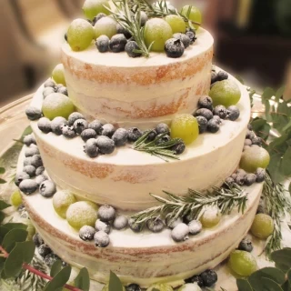 披露宴を彩るウエディングケーキはおふたりからゲストへの「幸せのおすそわけ」。