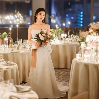 定番のAラインやプリンセスラインのほか、海外インポート系まで豊富な種類のなかからお気に入りの一着を見つけてみて。素材感で印象も変わるので迷ったらぜひご試着を。