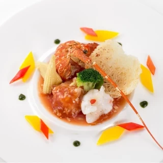 祝いの席にかかせない海老料理はゲストの好みに合わせて。