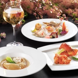 冷菜盛り合わせや工芸茶など、ここでしか味わえないメニューが人気。