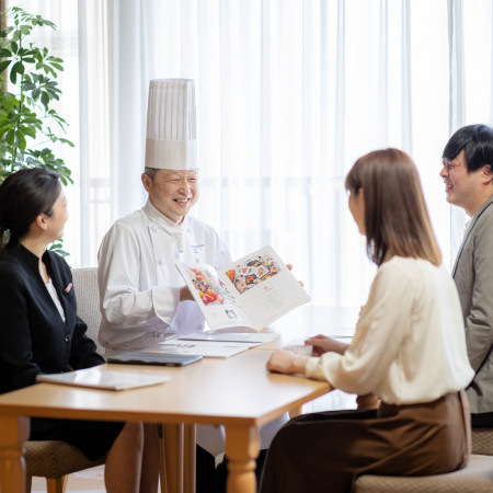 おふたりの出身地の食材を取り入れるなど、シェフと直接相談しながら創るフルオーダーメニューもおすすめ