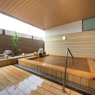 長良川温泉や客室を完備し遠方ゲストも安心。結婚式の前後も心地よく寛げる滞在が叶います。