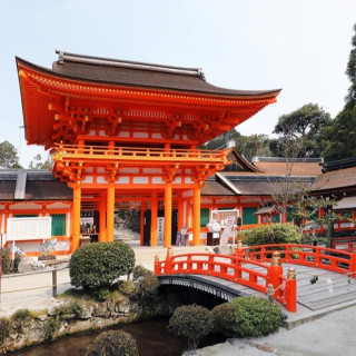 記録に残る大正時代の挙式も平安神宮で執り行われた後、ホテルへ移動して披露宴を実施。歴史あるスタイル