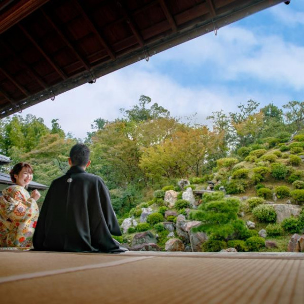 1000坪境内プラン：境内の伽藍や鐘楼で。春は梅・桜・つつじ、夏は桔梗・紫陽花、秋は紅葉と