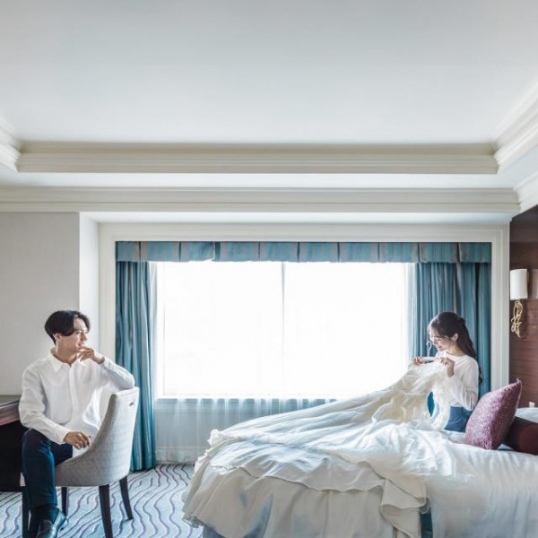 結婚式の当日の宿泊が特典に。館内から出ずに様々なサービスが受けられる。ゆったりと過ごせる特別な1日を