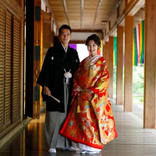 智積院での写真撮影後、通常非公開の「明王殿」にて本山僧侶3名による夫婦の幸福と家内安全をご祈祷も