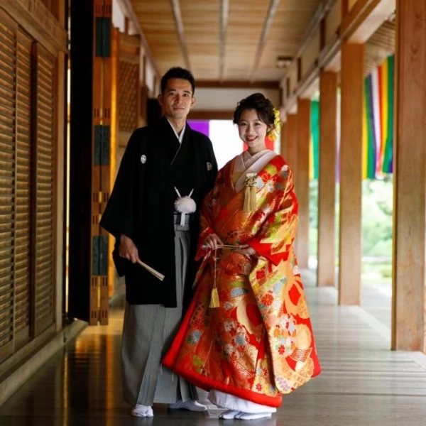 智積院での写真撮影後、通常非公開の「明王殿」にて本山僧侶3名による夫婦の幸福と家内安全をご祈祷も