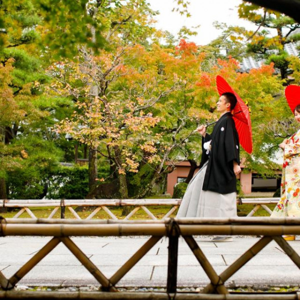 ご祈祷の後は特別なお守を授与があります。また希望によりご家族のご参列もOK！幸せの記録と体験をぜひ