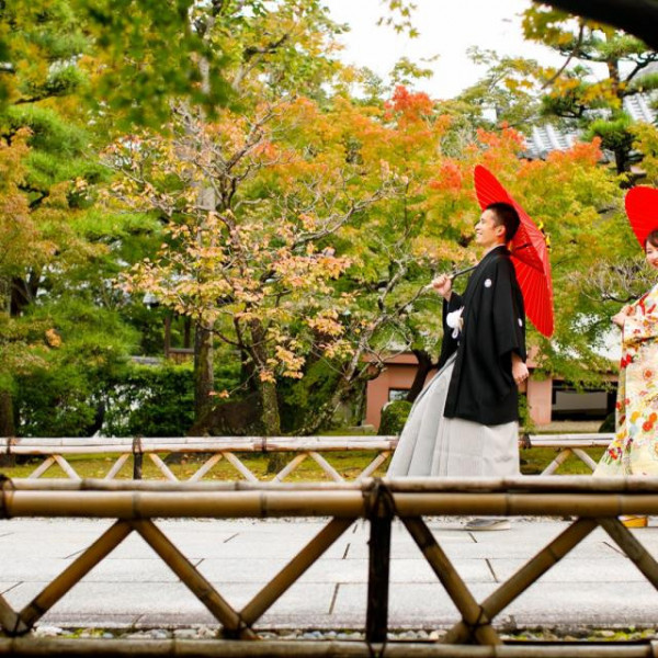 ご祈祷の後は特別なお守を授与があります。また希望によりご家族のご参列もOK！幸せの記録と体験をぜひ