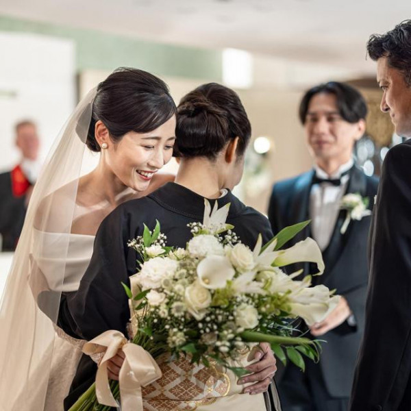 家族の絆を確かめる時間。結婚を決めた今、挙式だけでもしたい…方のために。感謝の想いや決意を伝えて