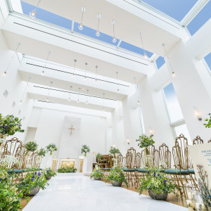 天窓からの陽光に包まれる神聖な空間「チャペル エンジェル」|ホテル メルパルク熊本の写真(2074114)