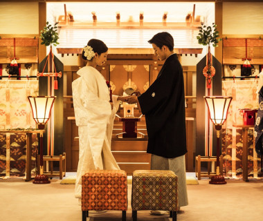 厳粛な雰囲気の中執り行われる「神前式」