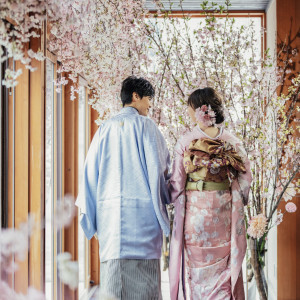 【季節の魅力 桜】4月のウエディングに、桜をテーマにしたコーディネートも人気|星野リゾート 軽井沢ホテルブレストンコートの写真(29940701)