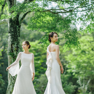 軽井沢ホテルブレストンコート オフィシャルドレスルームでは、常時200着程のウエディングドレスをラインナップ