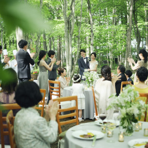 軽井沢らしい緑に包まれたガーデンパーティも人気|石の教会 内村鑑三記念堂の写真(6033023)