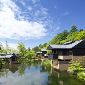 【星のや軽井沢】客室からは四季折々の情景が広がり、非日常感あふれる贅沢な時間が叶う|軽井沢高原教会の写真(52617575)
