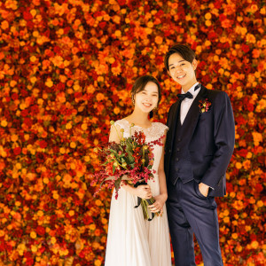 【シーズナルウエディング ART OF FOREST】よりきれいに魅せる、紅葉とドレスのコントラストが印象的|軽井沢高原教会の写真(52366068)