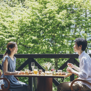 【軽井沢ホテルブレストンコート 朝食】ガレットがメインの、大人気の朝食。宿泊のたびに楽しみにしているというファンも多い|軽井沢高原教会の写真(52617573)