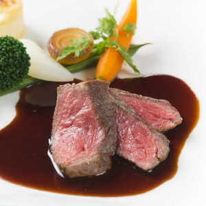 和牛ロース肉のステーキ 濃厚な赤ワインソース ポテトのドゥフィノアーズと温野菜添え|レンブラントホテル厚木の写真(1136866)