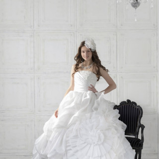 花嫁を引き立てるウェディングドレス