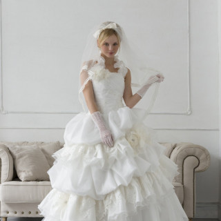 花嫁を引き立てるウェディングドレス