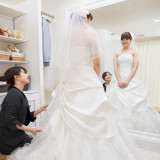 サロンに何着もご用意しているドレスの中からお気に入りをみつけてください♪