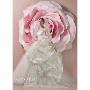 約1000着のドレスの中から、お気に入りの一着を見つけて♪【アンフェリシオン内の衣裳店FLORAでレンタルも可能】|アンフェリシオンの写真(55434127)