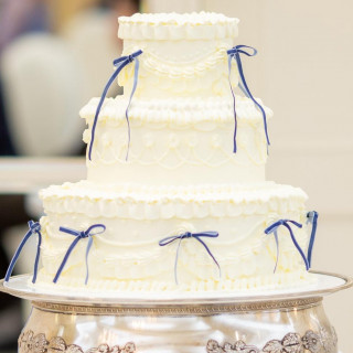 ウェディングケーキはご希望のデザインでご用意します