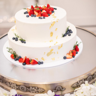 ウェディングケーキはご希望のデザインでご用意します