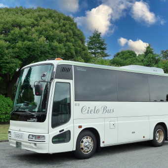 結婚式当日のバス送迎サービスがございます。