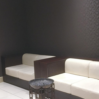 披露宴会場と同じフロアにそれぞれ喫煙所がございます。