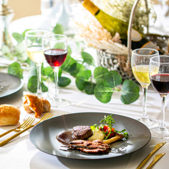 おふたりがお招きするゲストに心から楽しんでいただける様々なメニューをご用意しております。