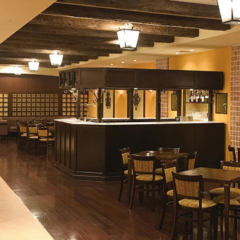 バーカウンター付のゲスト控室で、挙式までの時間を快適にお過ごしいただけます。