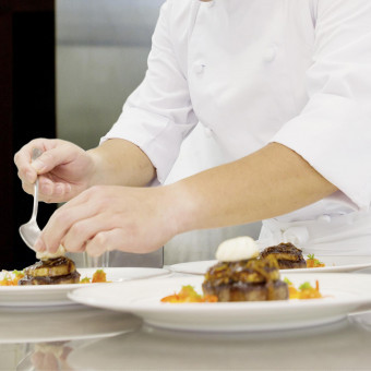 ゲスト一人ひとりのことを考え、アレルギー対応など細やかな気遣いを大切にしております。