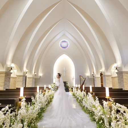 天井高10.5m、大理石バージンロードは14mの大聖堂。グランデオラシオンをぜひ一度体感してみて。