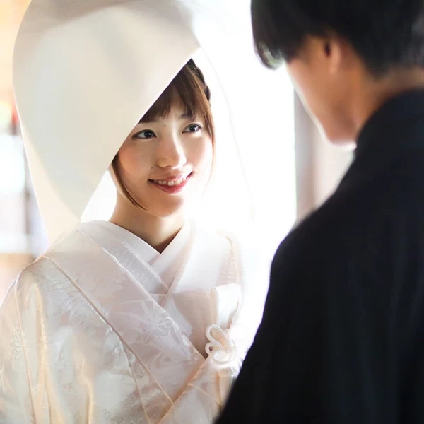 紋服と白無垢で伝統の結婚式を味わって