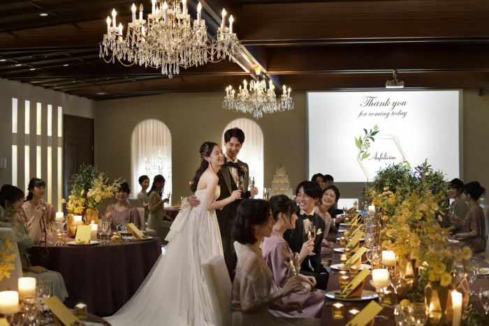 長テーブルを使った、豪華な晩餐会スタイルもおすすめです。