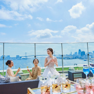 海を一望のテラスで特別な歓談を|ホテル インターコンチネンタル 東京ベイの写真(24981504)