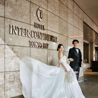 ホテルのロゴ前写真も人気!