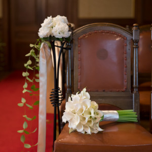 旧宮邸の調度品、宮家の紋章が入った椅子でゲストをお迎えします|グランドプリンスホテル高輪 貴賓館の写真(17245434)
