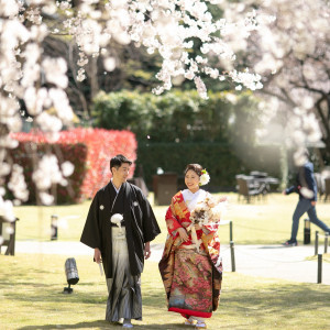 春になると17種約210本もの桜が満開を迎え、おふたりの特別な日に彩りを添えます|グランドプリンスホテル高輪 貴賓館の写真(45194572)
