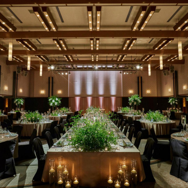 天井高7mの華やかでラグジュアリーなホテルウエディングが叶う「プリンスルーム」各月10組限定