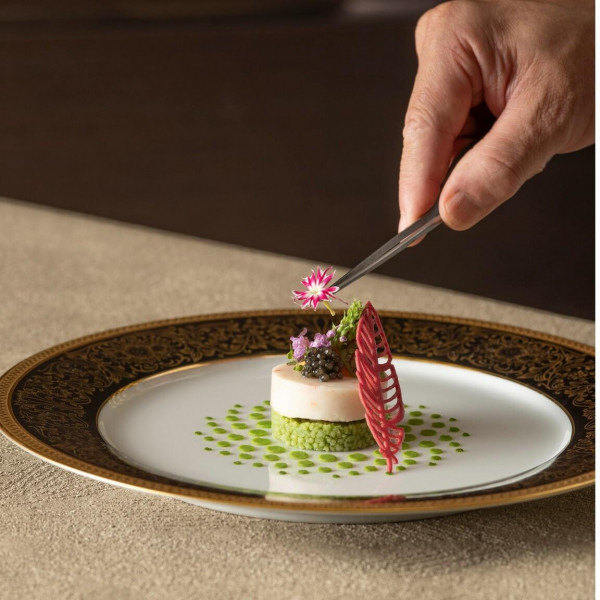 囲んで、広がる幸せの輪。おふたりの新しい物語が、ここから始まります。