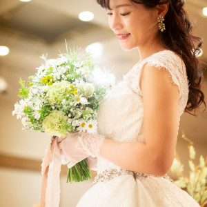 ドレスに一層の華やかさを添えるブーケ|品川プリンスホテルの写真(22623746)
