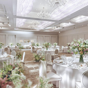 花柄のシャンデリアが特徴的な上品で愛らしいデザイン|品川プリンスホテルの写真(56354034)