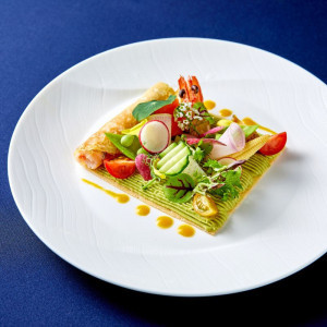 見た目も華やかな、海の幸と彩りの野菜の一品|品川プリンスホテルの写真(37388543)