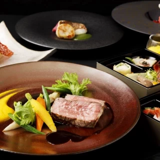 美しく仕上げられたお料理をパーティーのベストなタイミングで